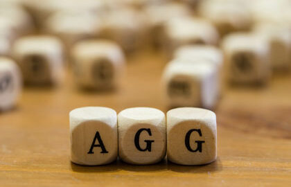 Würfel mit den Buchstaben AGG für das Allgemeine Gleichbehandlungsgesetz