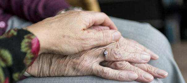 Altenpflege - Abbildung Hände