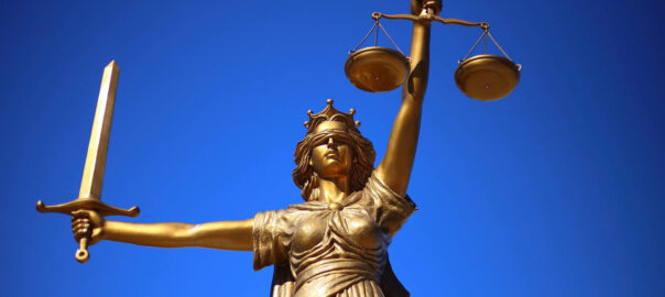 Statue Gerechtigkeit - Gericht Zuständigkeit Insolvenz