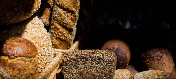 Bäckereiwaren - verschiedene Brot und Brötchen