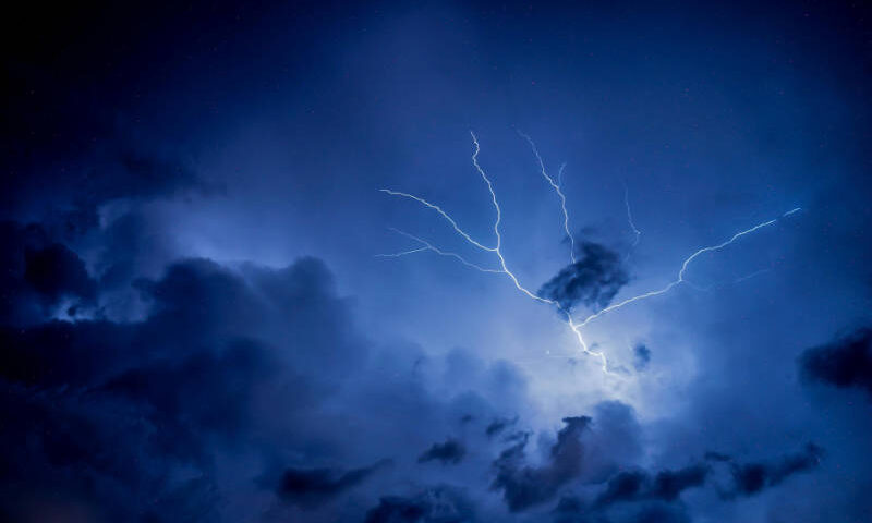 Gewitter mit Blitz - symbolisch Kostengewitter