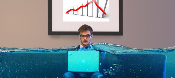 Unsternehmer sitzt symbolisch im Wasser - Insolvenz