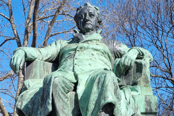 Fotografie einer Statue von Goethe